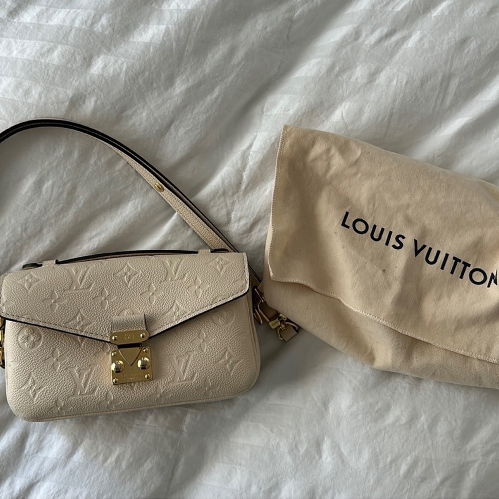 Louis Vuitton Pochette Métis East West